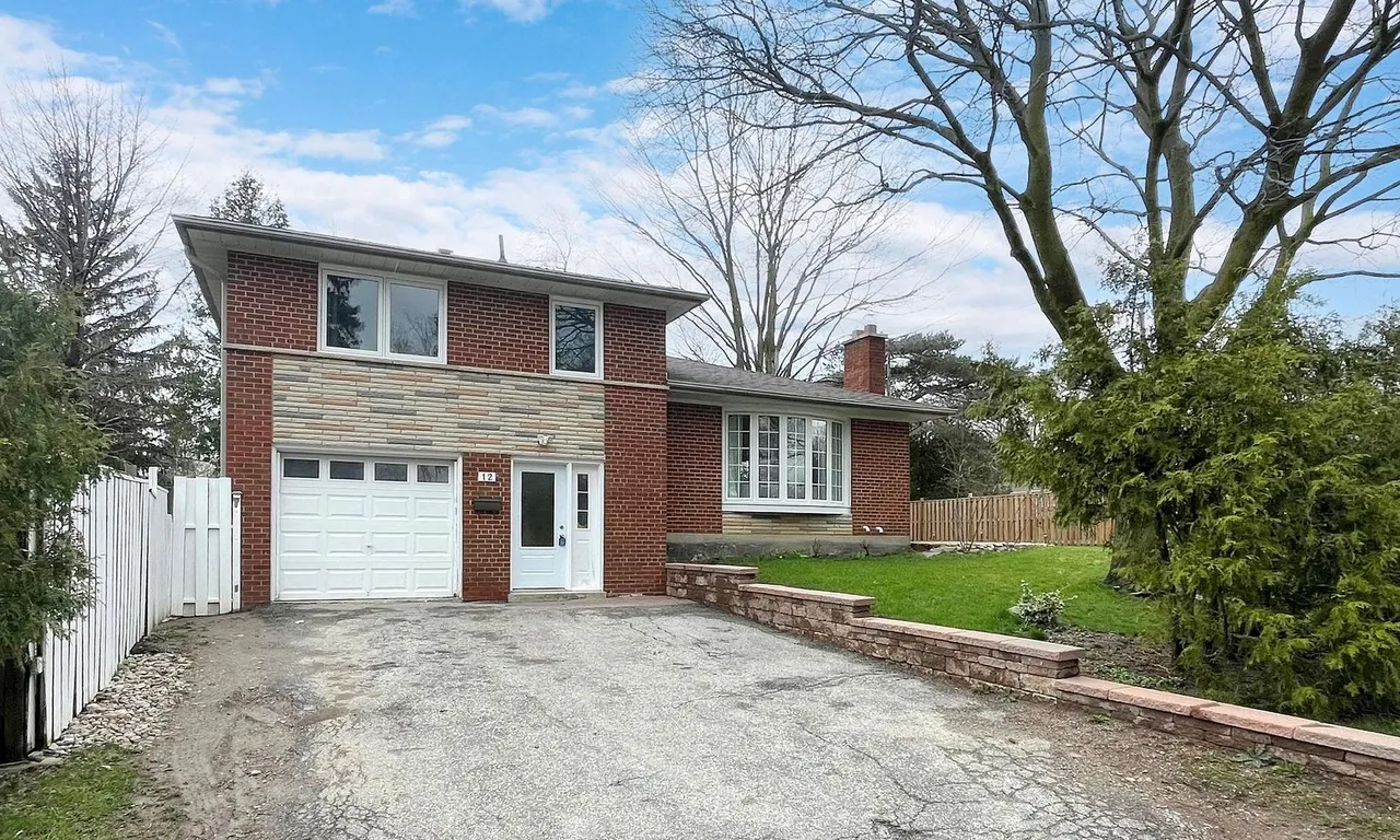 12 Sherwood Forest Dr, Markham, ON L3P 1P7