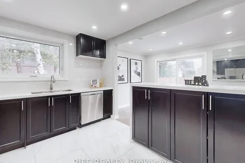 12 Sherwood Forest Dr, Markham, ON L3P 1P7