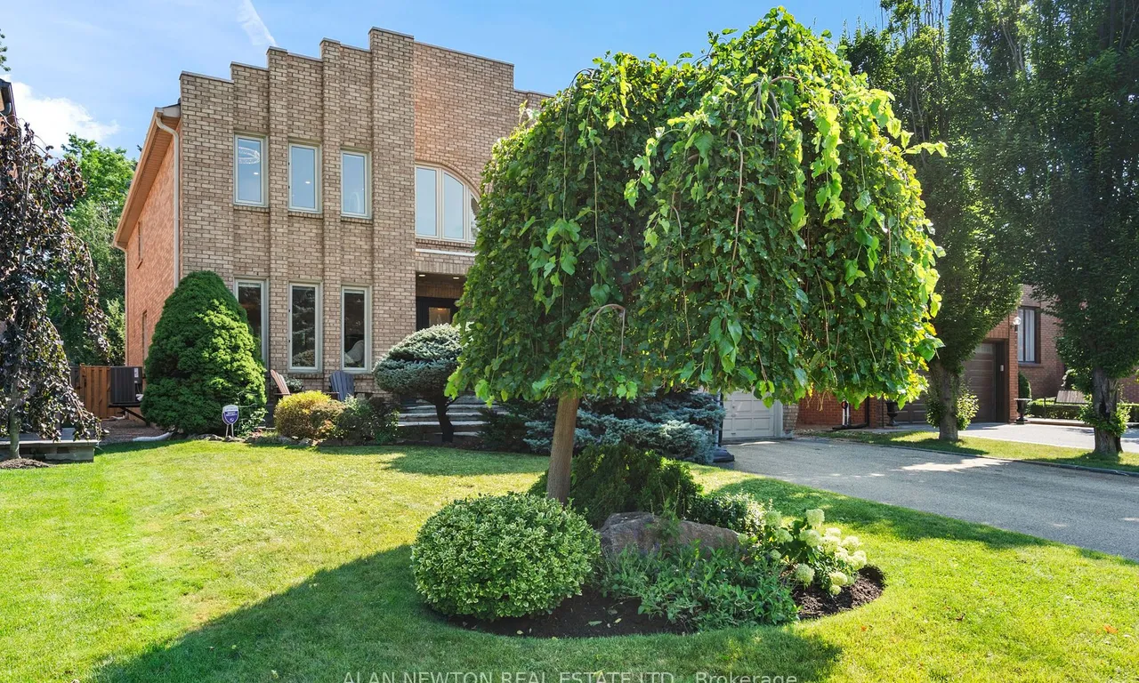 107 Rodeo Dr, Vaughan, ON L4J 4Y4