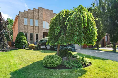 107 Rodeo Dr, Vaughan, ON L4J 4Y4