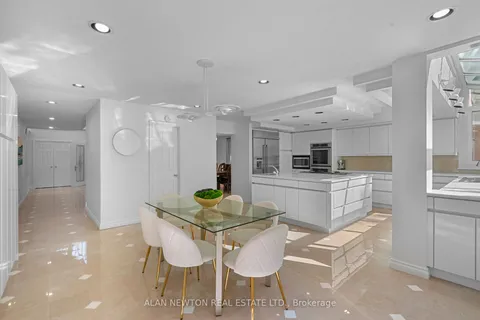 107 Rodeo Dr, Vaughan, ON L4J 4Y4