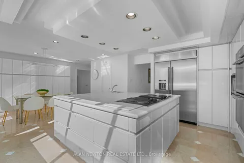 107 Rodeo Dr, Vaughan, ON L4J 4Y4