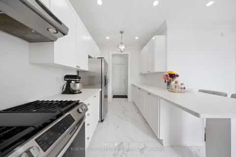 6 Isabella Garden Lane, Whitchurch-Stouffville, ON L4A 0J9