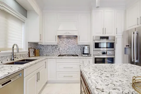 15 Juglans Cres, Whitchurch-Stouffville, ON L4A 1S5