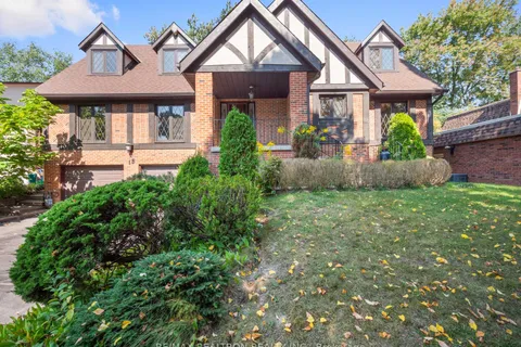 18 Village Squire Lane, Markham, ON L3T 1Z9