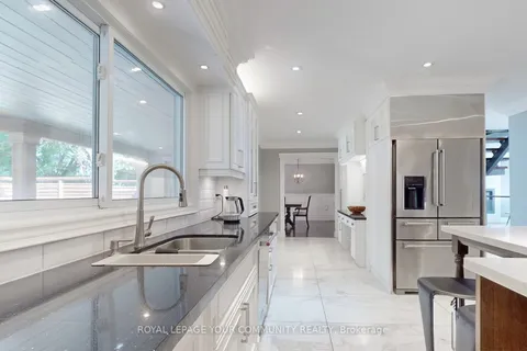 211 Centre St, Richmond Hill, ON L4C 3P9
