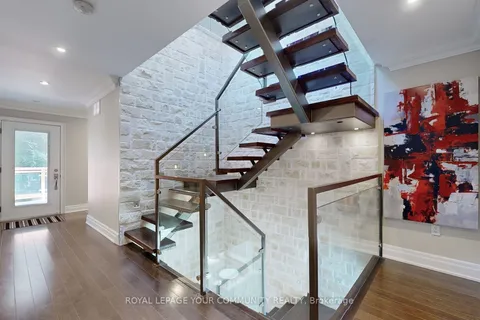 211 Centre St, Richmond Hill, ON L4C 3P9