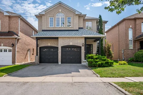129 Sonoma Blvd, Vaughan, ON L4H 1N8