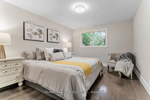 22 Brightway Cres, Richmond Hill, ON L4C 4Z9