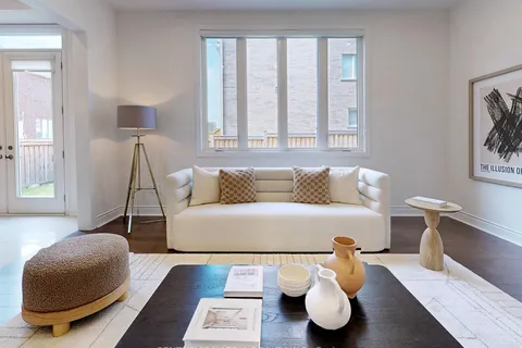 717 Mee Pl, Newmarket, ON L3X 0G6