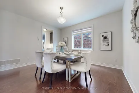 71 KEN SINCLAIR Cres, Aurora, ON L4G 3J1