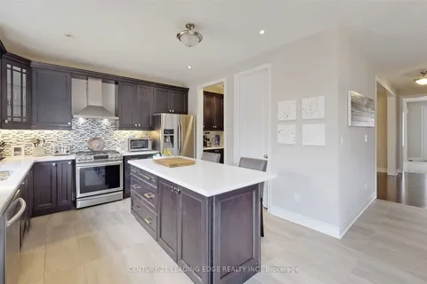 71 KEN SINCLAIR Cres, Aurora, ON L4G 3J1