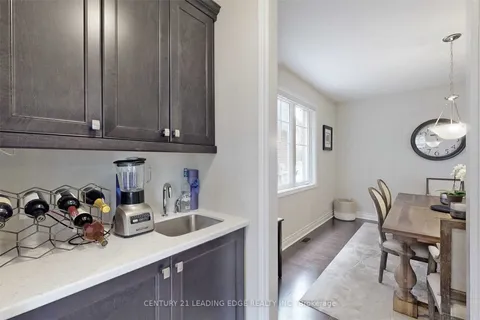 71 KEN SINCLAIR Cres, Aurora, ON L4G 3J1