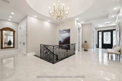 12 Morning Cres, Aurora, ON L4G 2E3