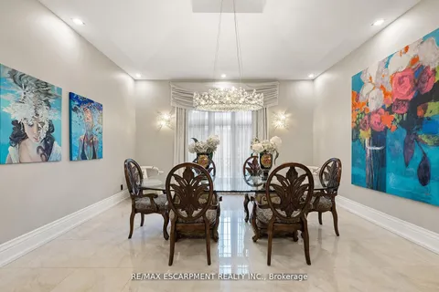 12 Morning Cres, Aurora, ON L4G 2E3