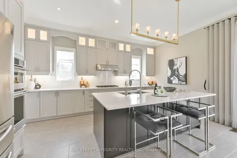 96 Mitchell Pl, Newmarket, ON L3Y 0C7