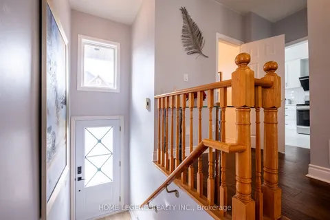 8 Orchid Rd, Markham, ON L3T 7T6