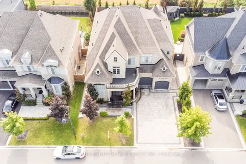 39 Munsie Dr, King, ON L7B 0N8