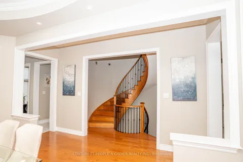 39 Munsie Dr, King, ON L7B 0N8