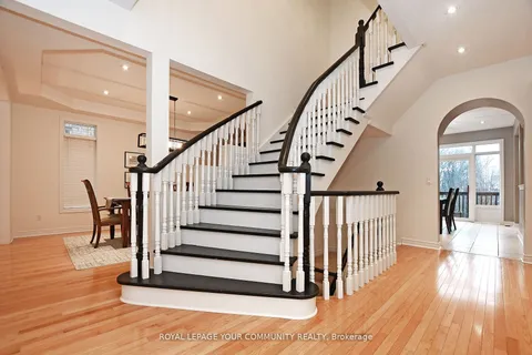 52 Sandbanks Dr, Richmond Hill, ON L4E 4K7