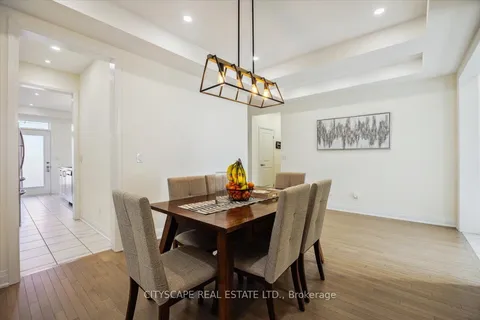 19 Concert Hill Way, East Gwillimbury, ON L9N 0W9