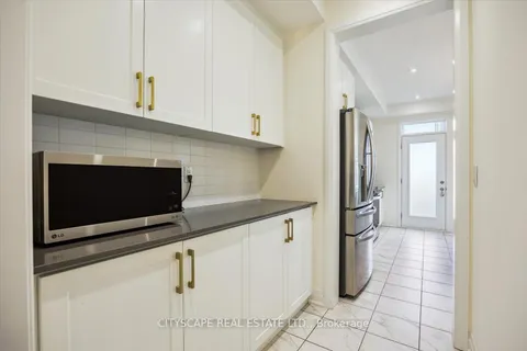 19 Concert Hill Way, East Gwillimbury, ON L9N 0W9