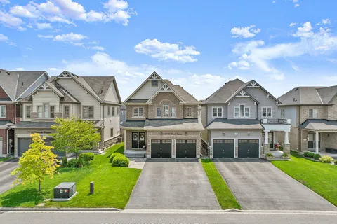 37 Decarolis Cres, Essa, ON L3W 0B2