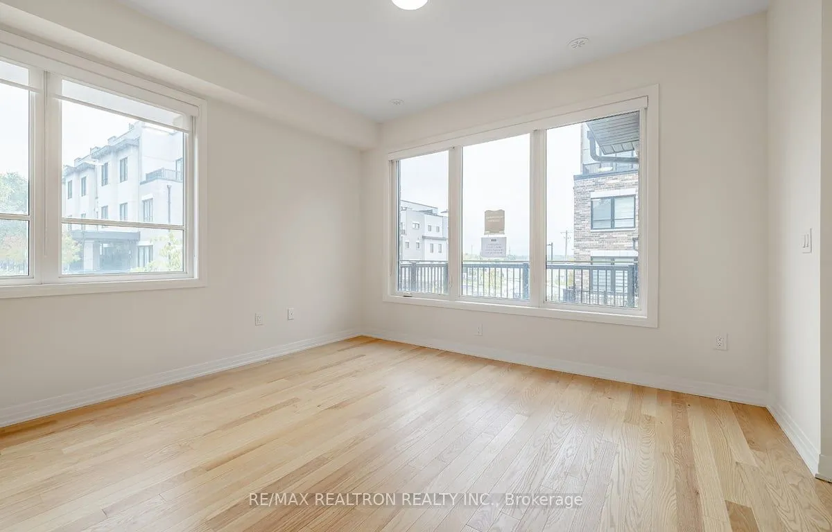Condo Townhouse kitchen at 40 Baynes Way Bradford West Gwillimbury