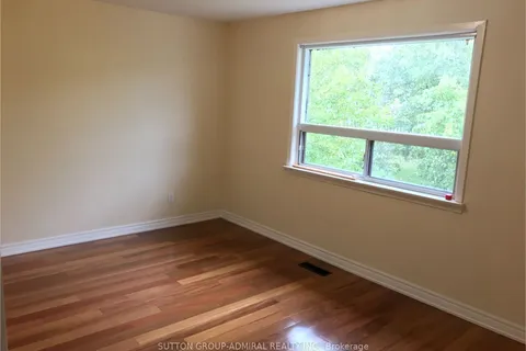 129 Crestwood Rd, Vaughan, ON L4J 1A7