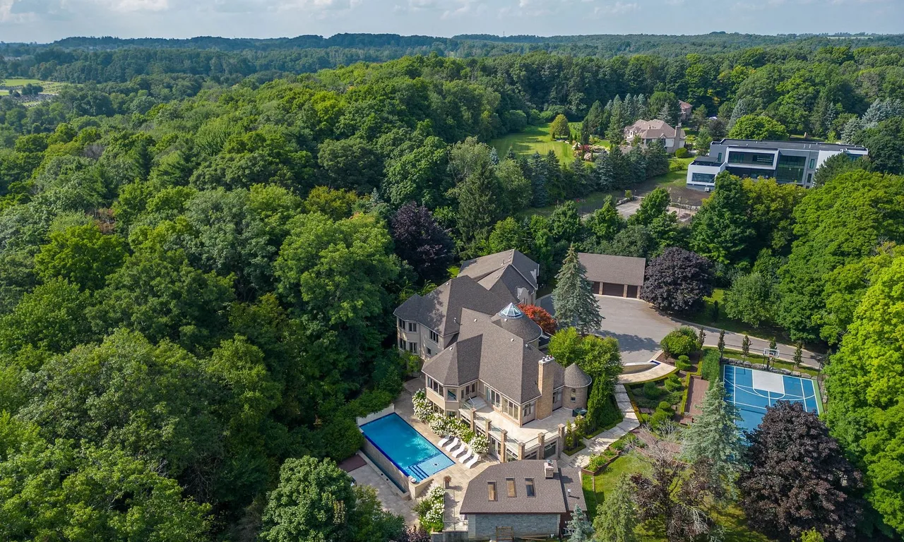 24 Dew Drop Crt, Vaughan, ON L6A 1E9