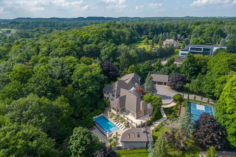 24 Dew Drop Crt, Vaughan, ON L6A 1E9