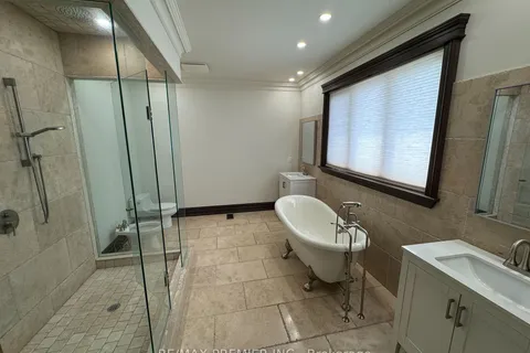 249 Ashton Dr, Vaughan, ON L6A 3W9