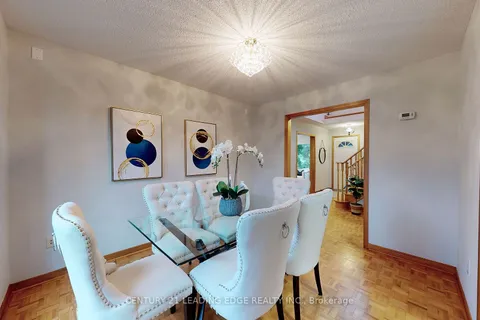 136 FIELDGATE Dr, Vaughan, ON L6A 1K4