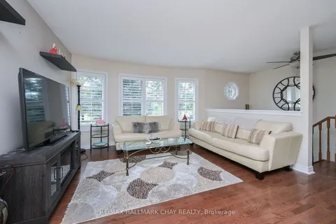 8338 Main St, Adjala-Tosorontio, ON L0M 1M0