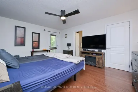 8338 Main St, Adjala-Tosorontio, ON L0M 1M0