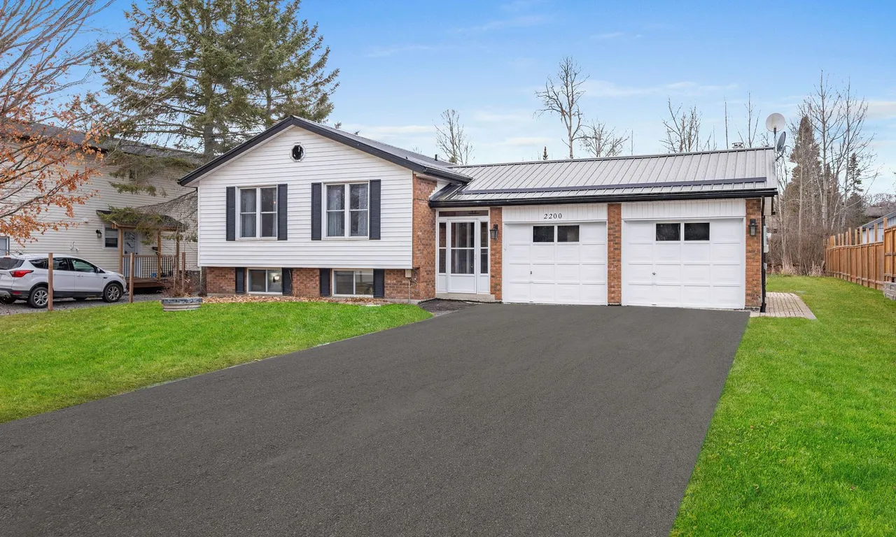 2200 Richard St, Innisfil, ON L9S 2C5