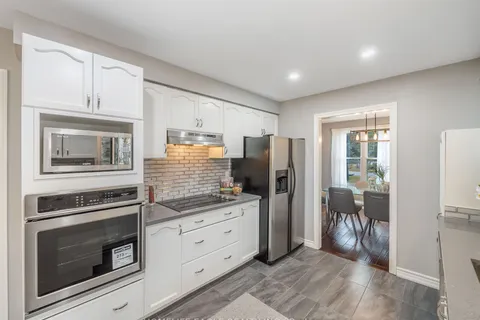 2200 Richard St, Innisfil, ON L9S 2C5