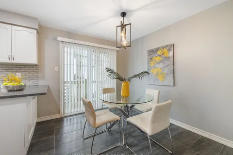 2200 Richard St, Innisfil, ON L9S 2C5