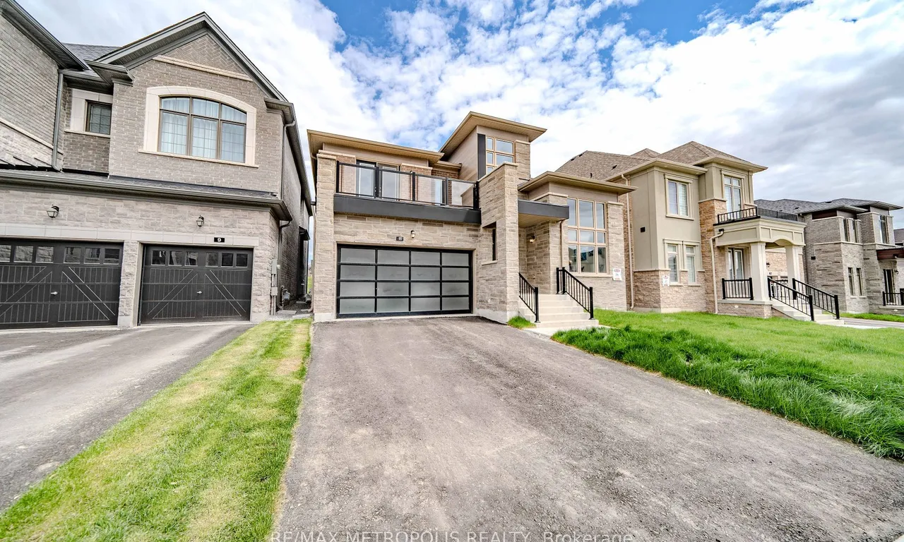 11 Upbound Crt, East Gwillimbury, ON L9N 0W1