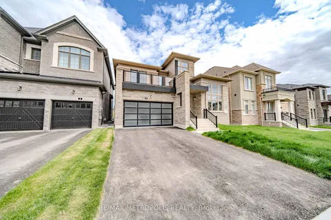 11 Upbound Crt, East Gwillimbury, ON L9N 0W1