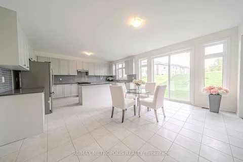 11 Upbound Crt, East Gwillimbury, ON L9N 0W1