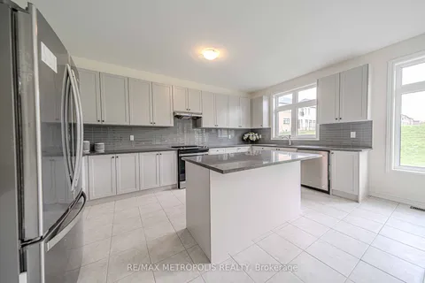 11 Upbound Crt, East Gwillimbury, ON L9N 0W1