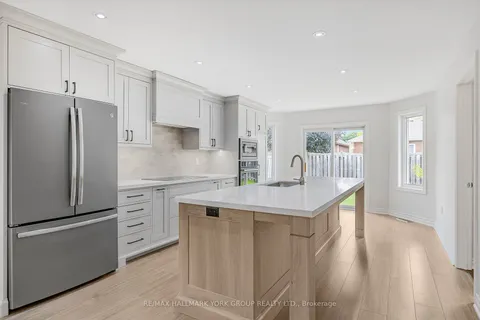 22 Kerfoot Cres, Georgina, ON L4P 4C1