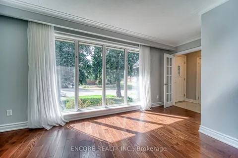 125 Talmage Ave, Richmond Hill, ON L4C 3J9