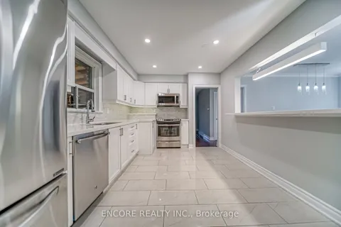 125 Talmage Ave, Richmond Hill, ON L4C 3J9