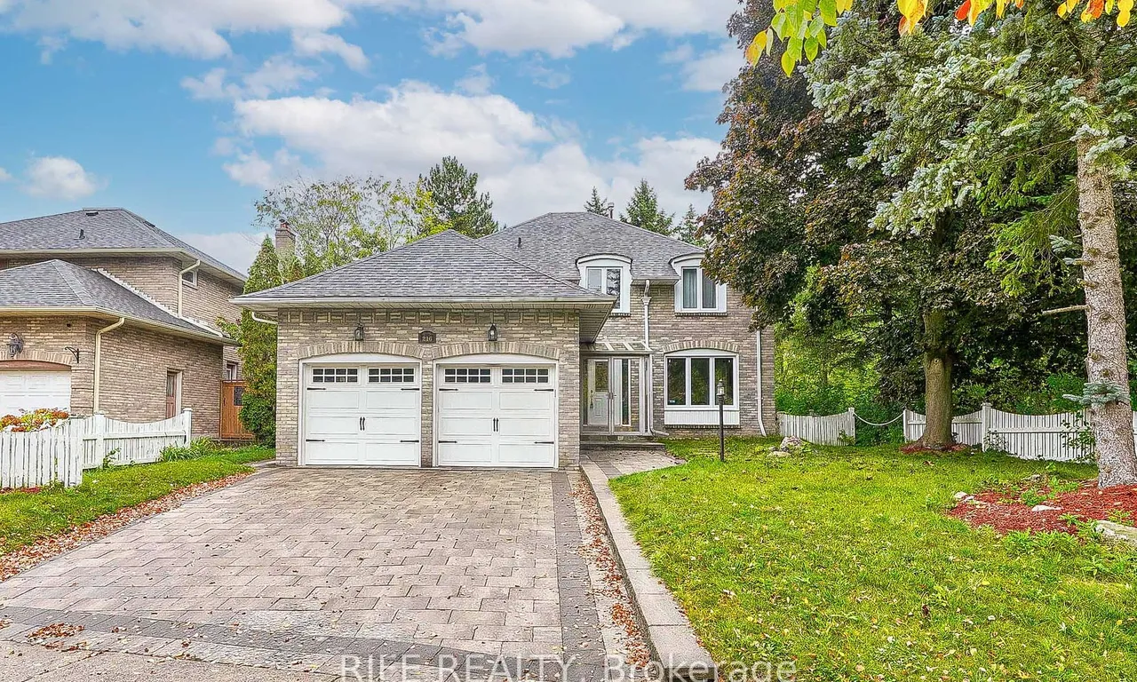 216 Carlton Rd, Markham, ON L3R 3M1