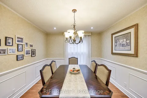 216 Carlton Rd, Markham, ON L3R 3M1