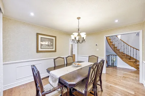 216 Carlton Rd, Markham, ON L3R 3M1