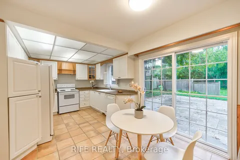 216 Carlton Rd, Markham, ON L3R 3M1