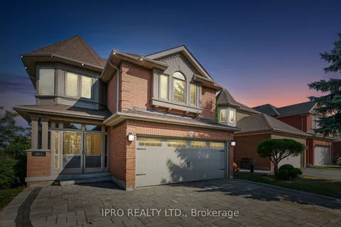 463 Hewitt Circ, Newmarket, ON L3X 2M1